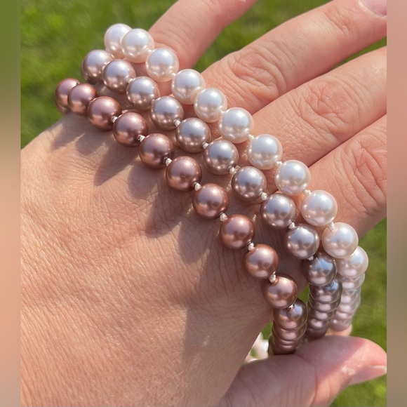 Three strand multicolored faux knotted glass pearl necklace - Picture 2 of 6